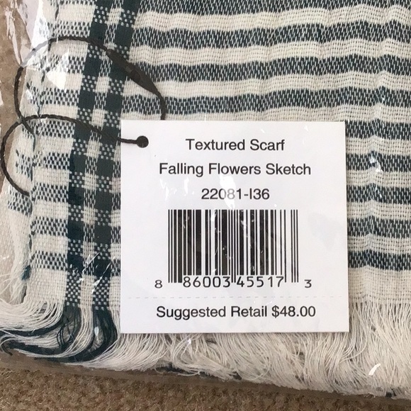 Vera Bradley Textured Scarf Falling Flower Sketch - Picture 5 of 5